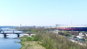 Spektakularna panorama Warszawy z widokiem na Wisłę, mosty i Stadion Narodowy - artystyczne ujęcie stworzone przez BartiK.