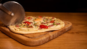Jajecznica przekrajana nożem do pizzy - wyjątkowy moment uwieczniony przez BartiK podczas sesji fotograficznej w Restauracji Moxy.