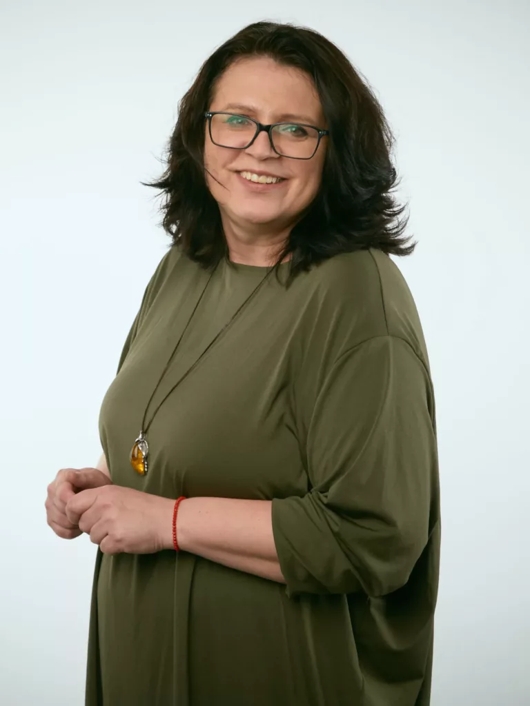 Monika Chodyra, coach biznesowy i wykładowca, uwieczniona na profesjonalnych fotografiach autorstwa BartiK.